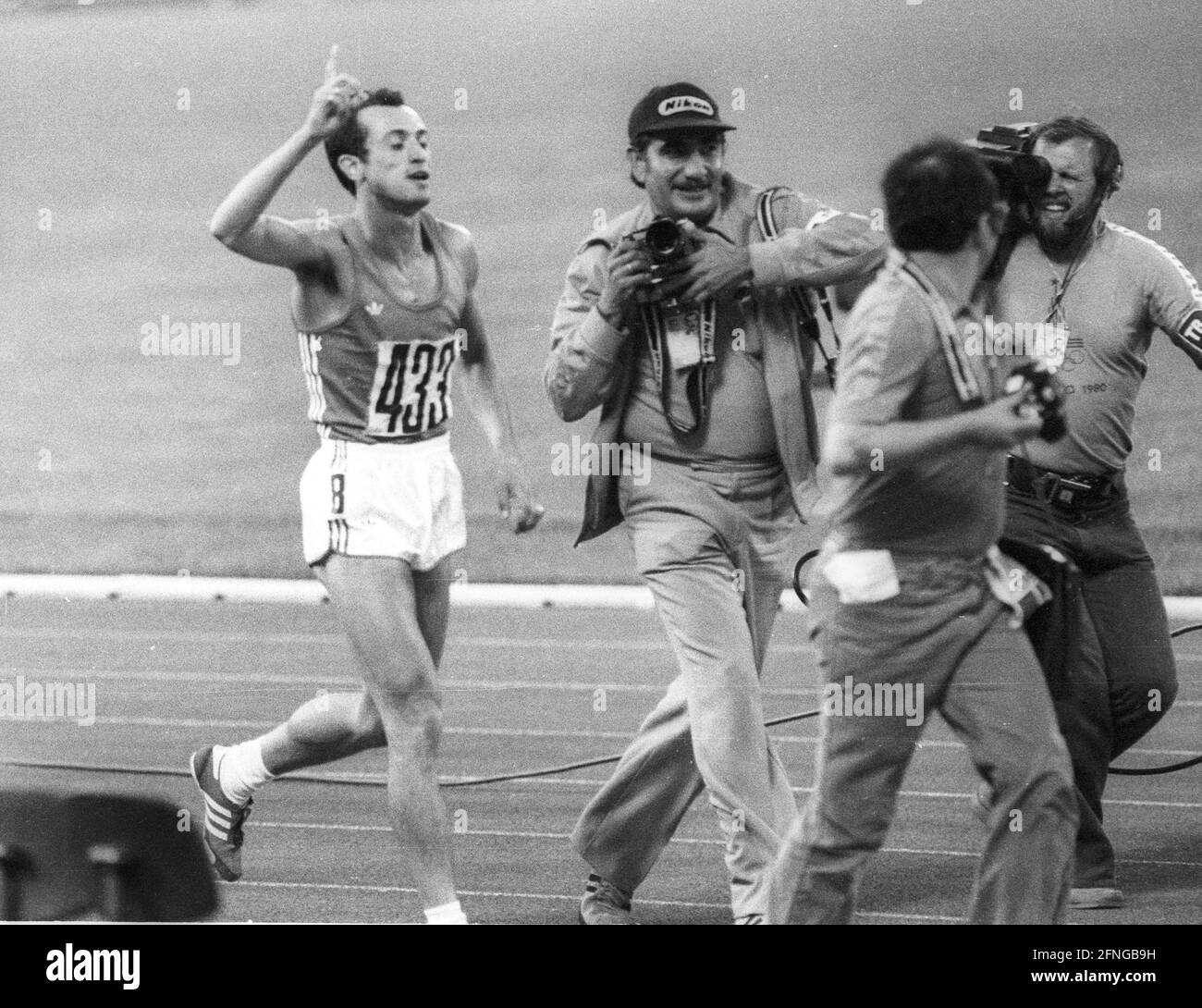 Olimpiadi 1980 a Mosca. Atletica /200m: Pietro Mennea (Ita.) sul giro d'onore. 28.07.1980. [traduzione automatica] Foto Stock