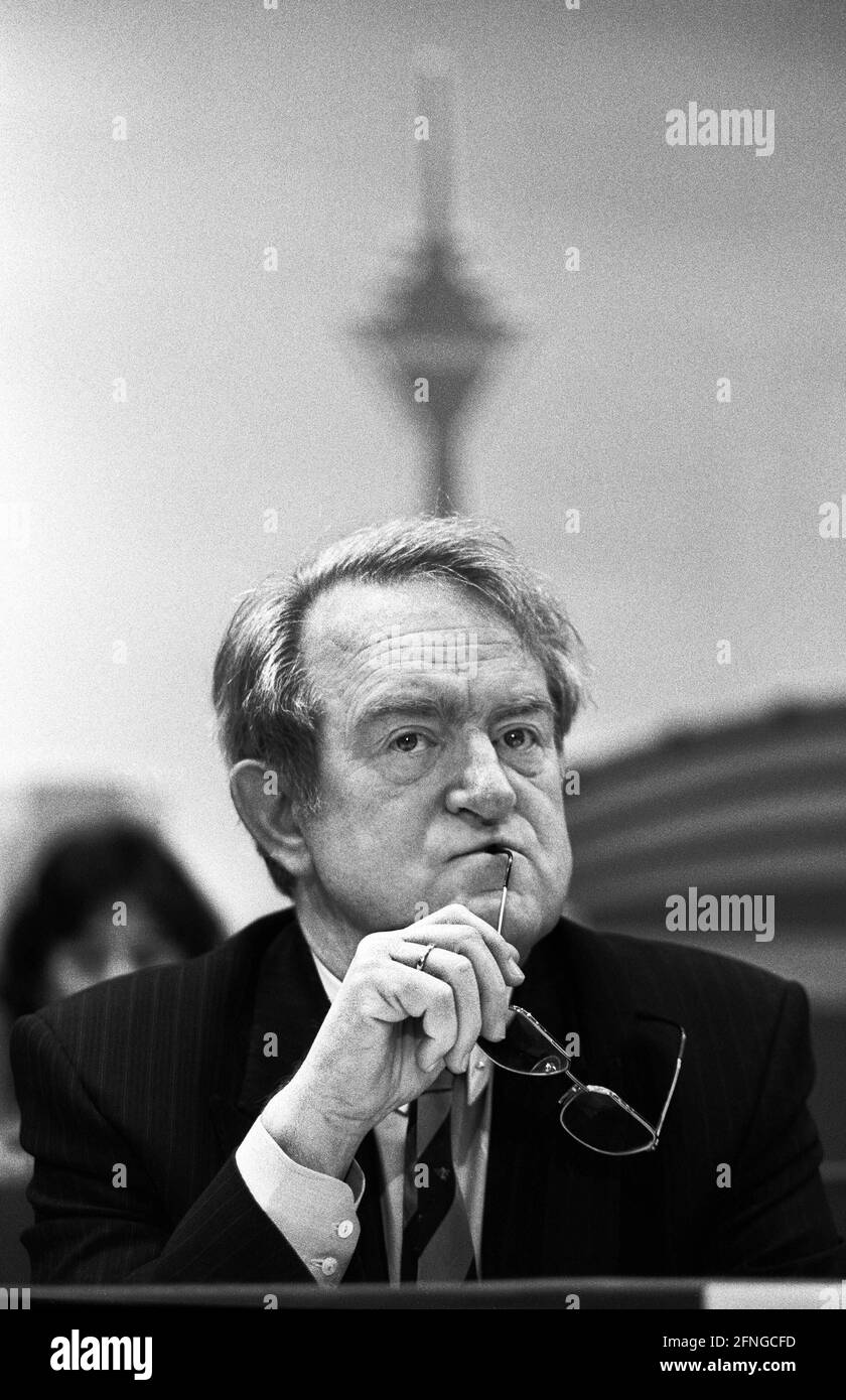 Germania, Siegen, 03.02.1990 Archive-No.: 13-15-31 SPD-NRW Congresso del Partito di Stato Foto: SPD Presidente di Stato e Premier di Stato Johannes Rau [traduzione automatizzata] Foto Stock