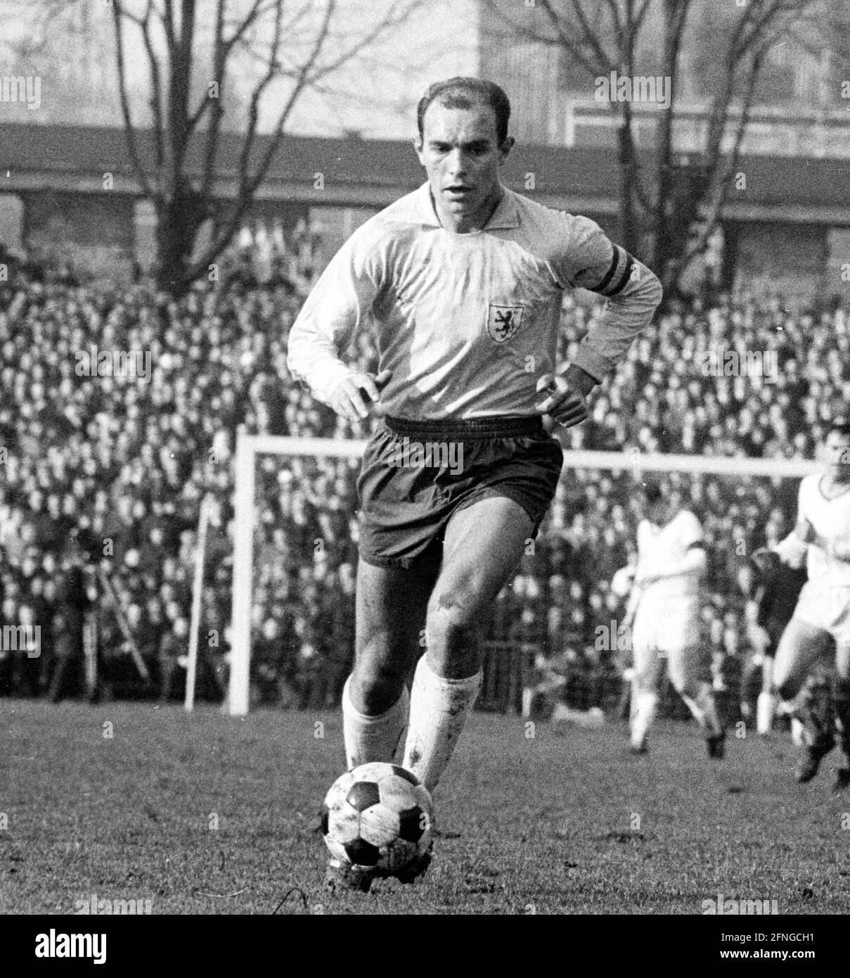 Borussia Dortmund - Eintracht Braunschweig 0:0/01.04.1967/ Joachim Baese (Eintracht Braunschweig), azione, nessun rilascio di modello ! [traduzione automatizzata] Foto Stock