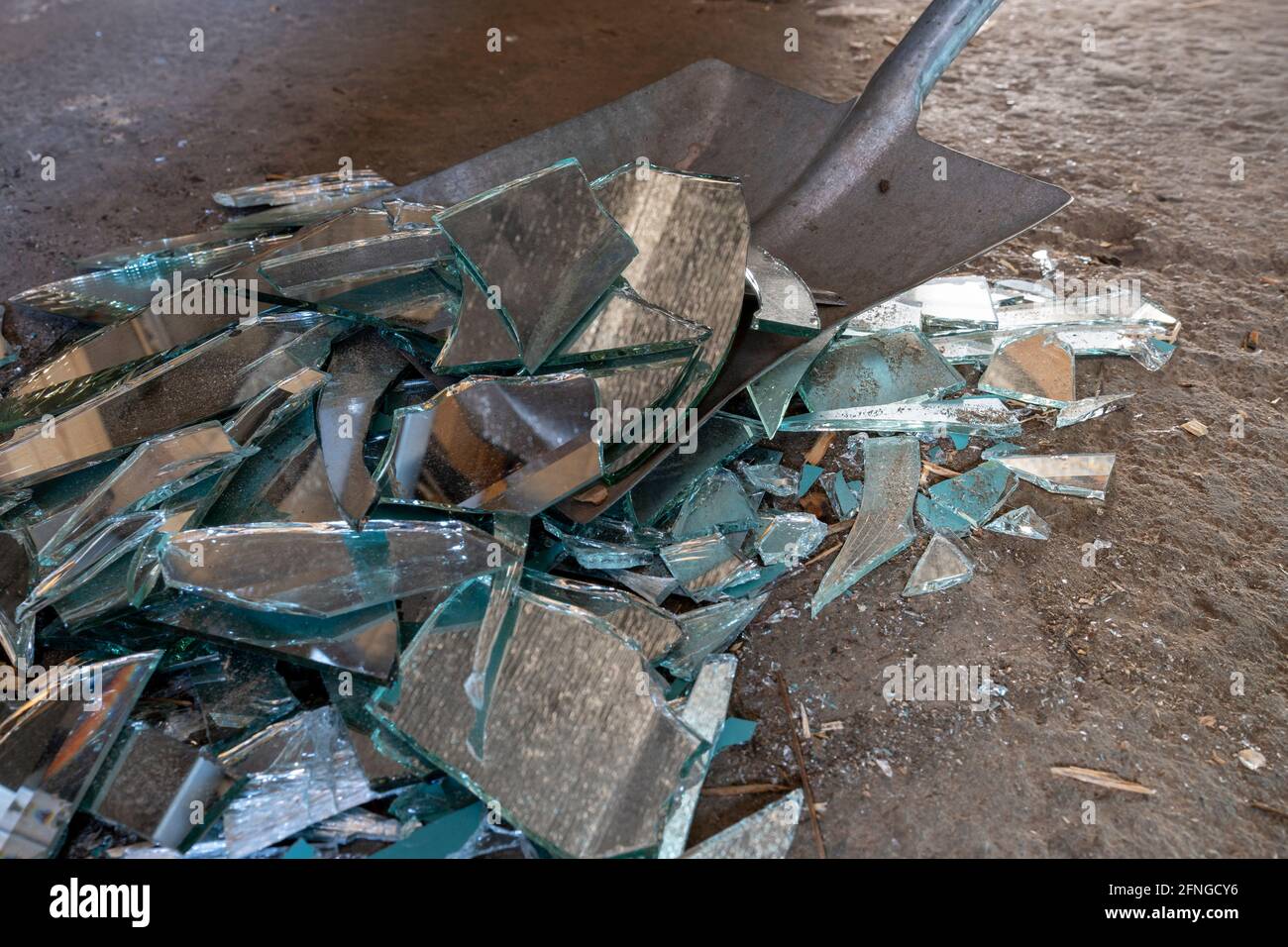 Paletta con gli specchi rotti Foto Stock