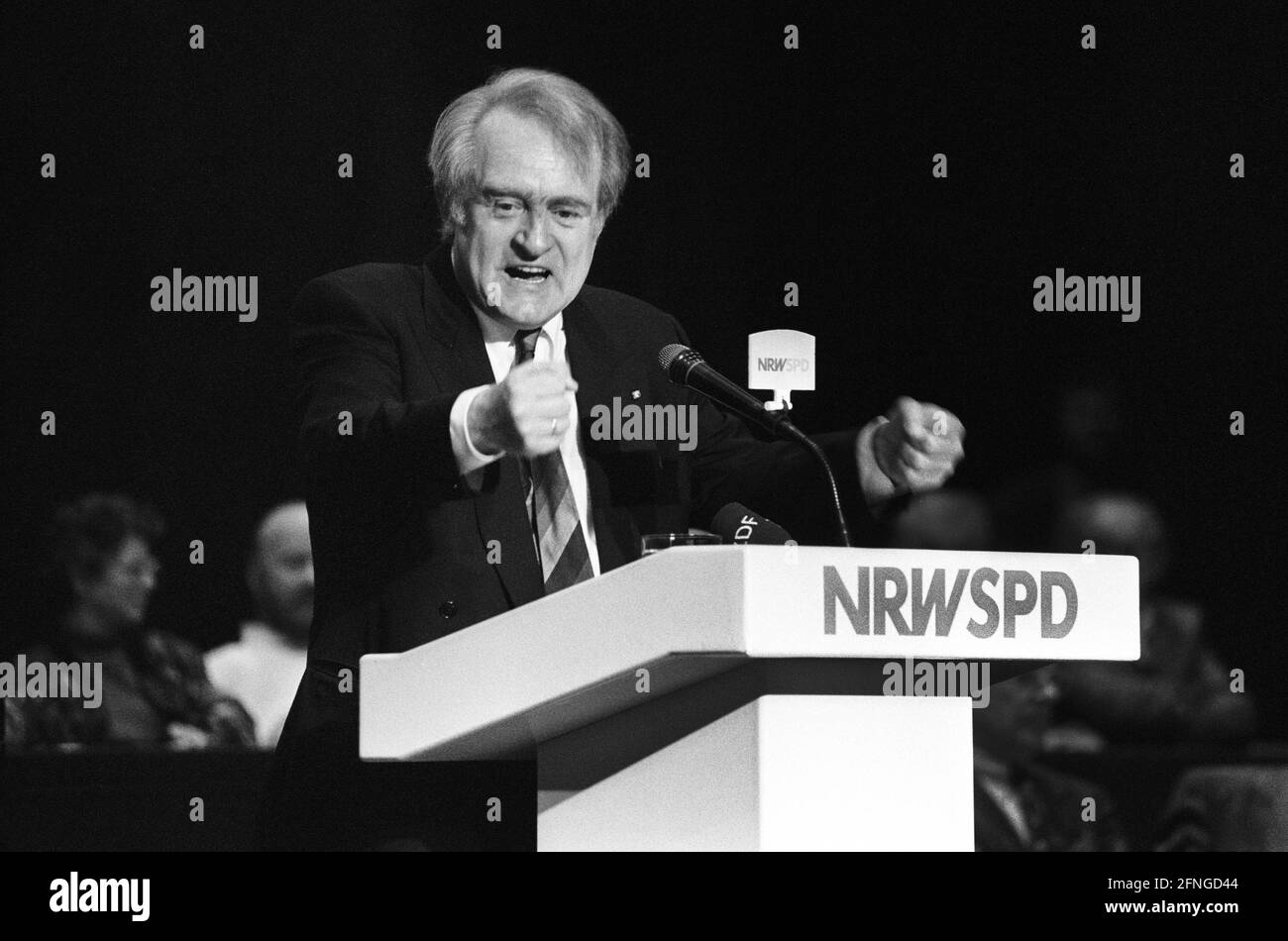 Germania, Krefeld , 21.04.1990 Archive-No.: 15-32-18 NRW-SPD-Landtag campagna elettorale a Krefeld Foto: SPD top candidate Johannes Raus [traduzione automatizzata] Foto Stock