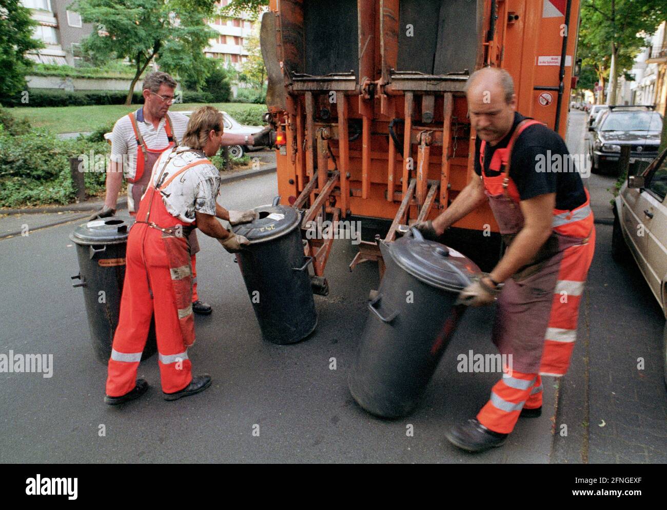 DEU , GERMANIA : raccolta rifiuti a Bonn , agosto 1996 [traduzione automatizzata] Foto Stock