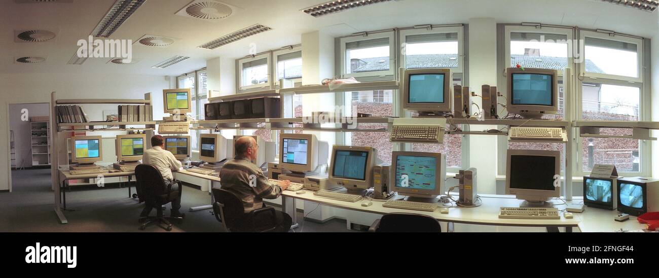 Berlino / tecnologia / computer / 1998 Centro informatico Konrad-Zuse, sistema di controllo. L'istituto ospita uno dei computer più veloci del mondo. Computer Scientist israeliano (rientro) [traduzione automatizzata] Foto Stock