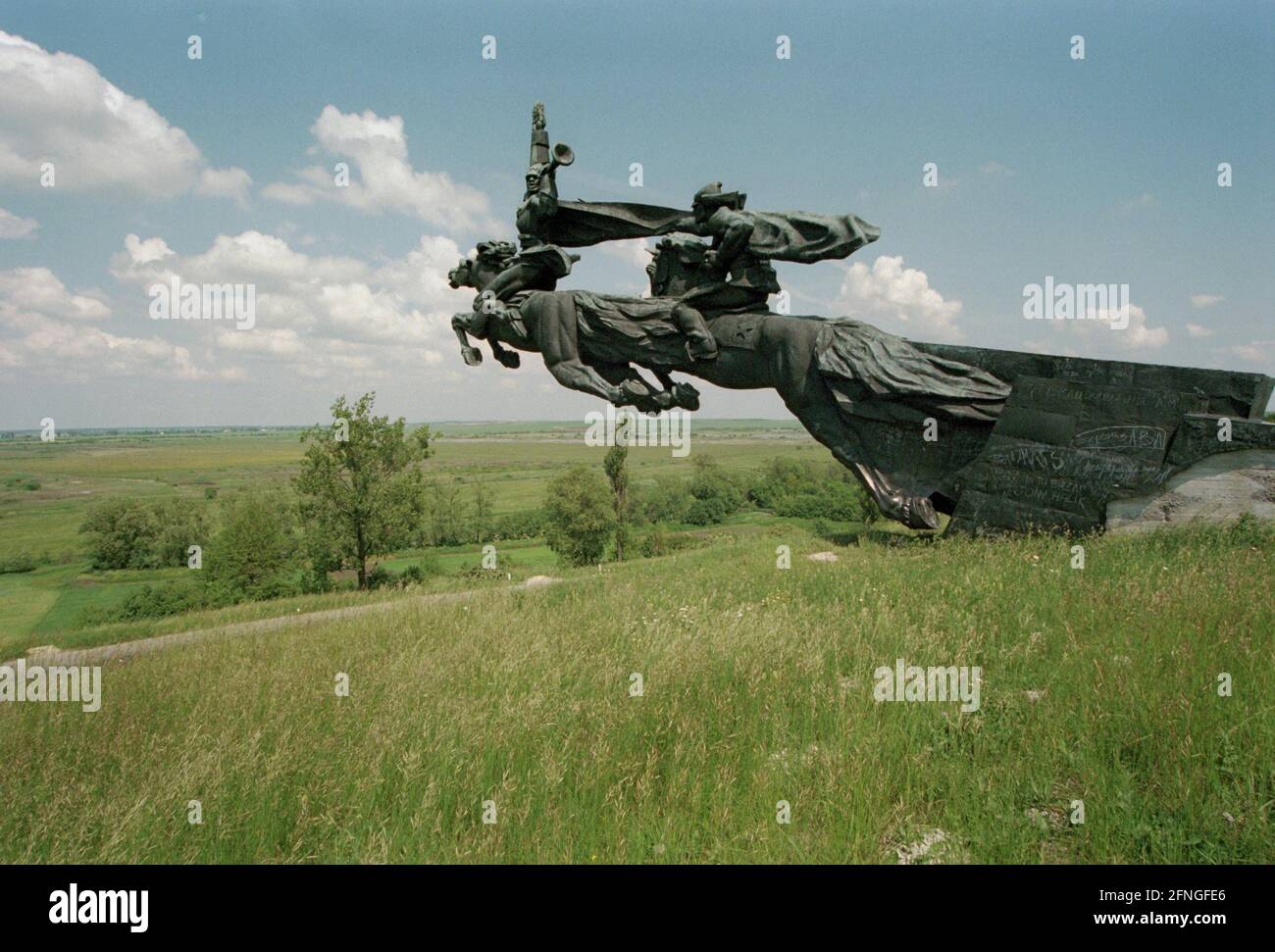 Ucraina / Storia / Socialismo / 1998 Monumento al generale di cavalleria sovietica Budjonny, che invase la Polonia con i suoi squadroni durante il periodo rivoluzionario dopo il 1918. Arrivò fino a Varsavia. Un monumento stalinista bombastico vicino Lemberg lo ricorda. // Guerra / soldati / Stalinismo / 1918 / [traduzione automatizzata] Foto Stock