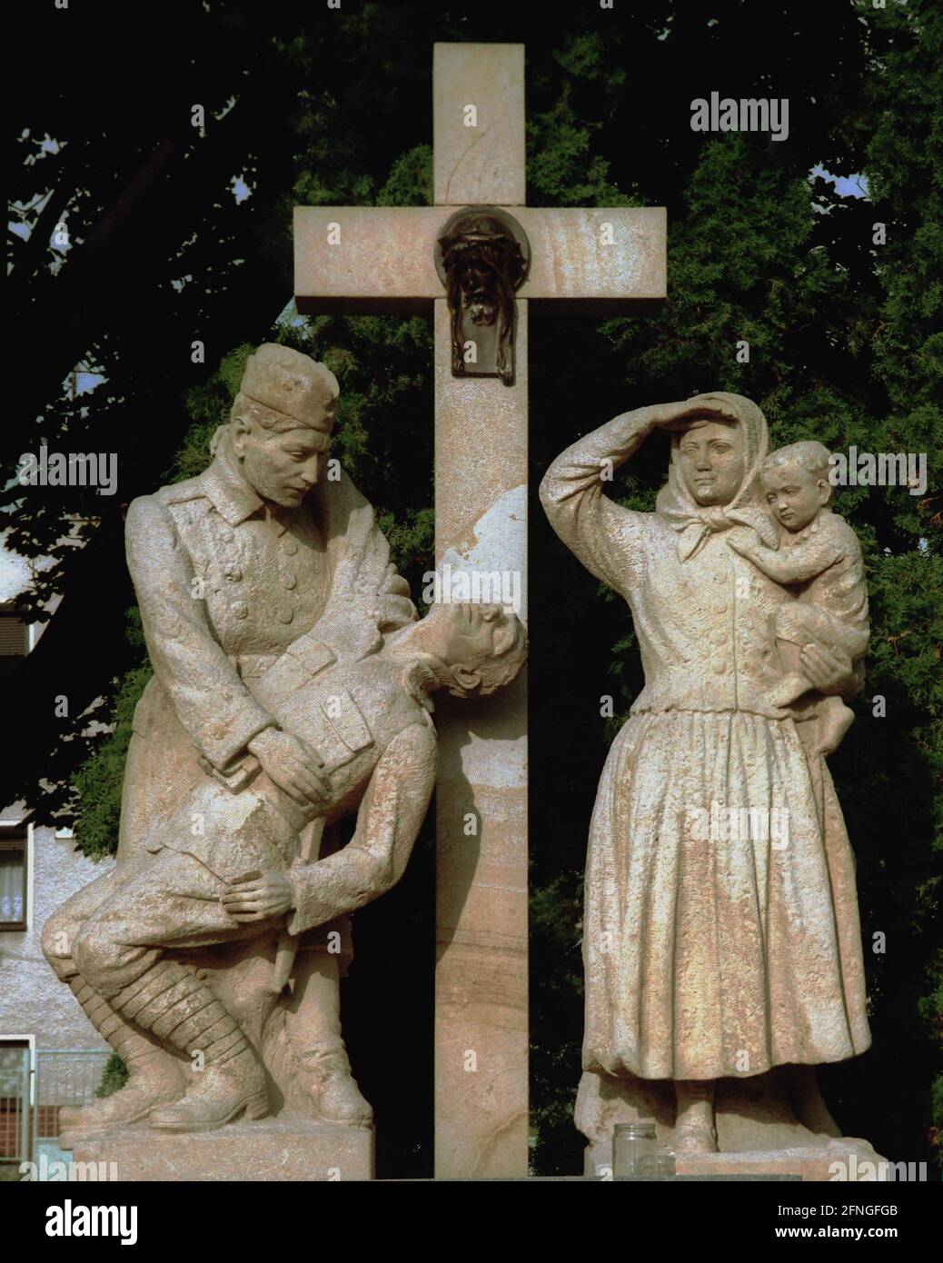 Slovacchia / SK / Storia-1933-1945 / 1998 monumento partigiano a Krupina, Carpazi // Guerra Mondiale / soldati / Memoriale di guerra / Comunismo [traduzione automatizzata] Foto Stock