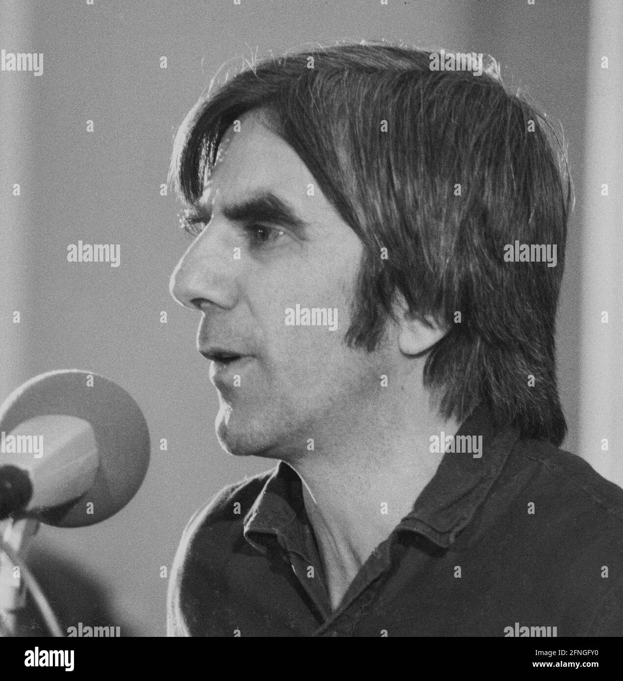 Berlino / Storia / 15.6.1979 Rudi Dutschke ad un evento della Friedrich-Ebert-Foundation al Reichstag sul tema: <30 anni GDR>. Dutschke era uno dei portavoce durante il movimento studentesco negli anni 19MAS. Nacque a Luckenwalde (Brandeburgo). Morì per le conseguenze tardive di un tentativo di assassinio. //1968-er / Gesellschaft / Linke [traduzione automatica] Foto Stock