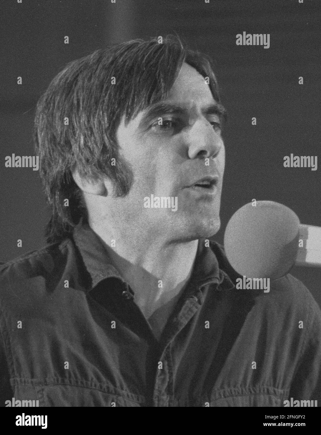 Berlino / Storia / 15.6.1979 Rudi Dutschke ad un evento della Friedrich-Ebert-Foundation al Reichstag sul tema: <30 anni GDR>. Dutschke era uno dei portavoce durante il movimento studentesco negli anni 19MAS. Nacque a Luckenwalde (Brandeburgo). Morì per le conseguenze tardive di un tentativo di assassinio. //1968-er / Gesellschaft / Linke [traduzione automatica] Foto Stock