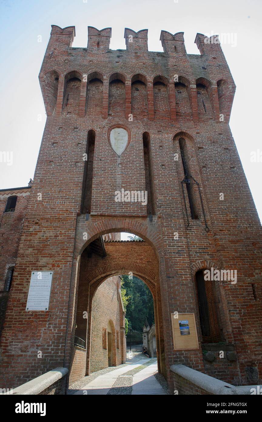 Europa, Italia, Lombardia, Lodi, S. Colombano al Lambro, castello Maddalena  Barbiano di Belgioioso d'Este, Torre De Gnocchi Foto stock - Alamy