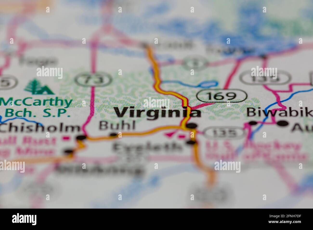 05-17-2021 Portsmouth, Hampshire, UK, Virginia Minnesota Stati Uniti visualizzati su una mappa geografica o su una mappa stradale Foto Stock