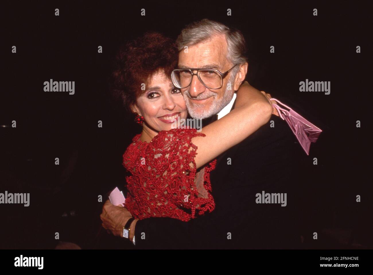 Rita Moreno e il marito Leonard Gordon all'ABC Affiliati cena al Century Plaza Hotel in Century City, California 14 giugno 1989 Credit: Ralph Dominguez/MediaPunch Foto Stock