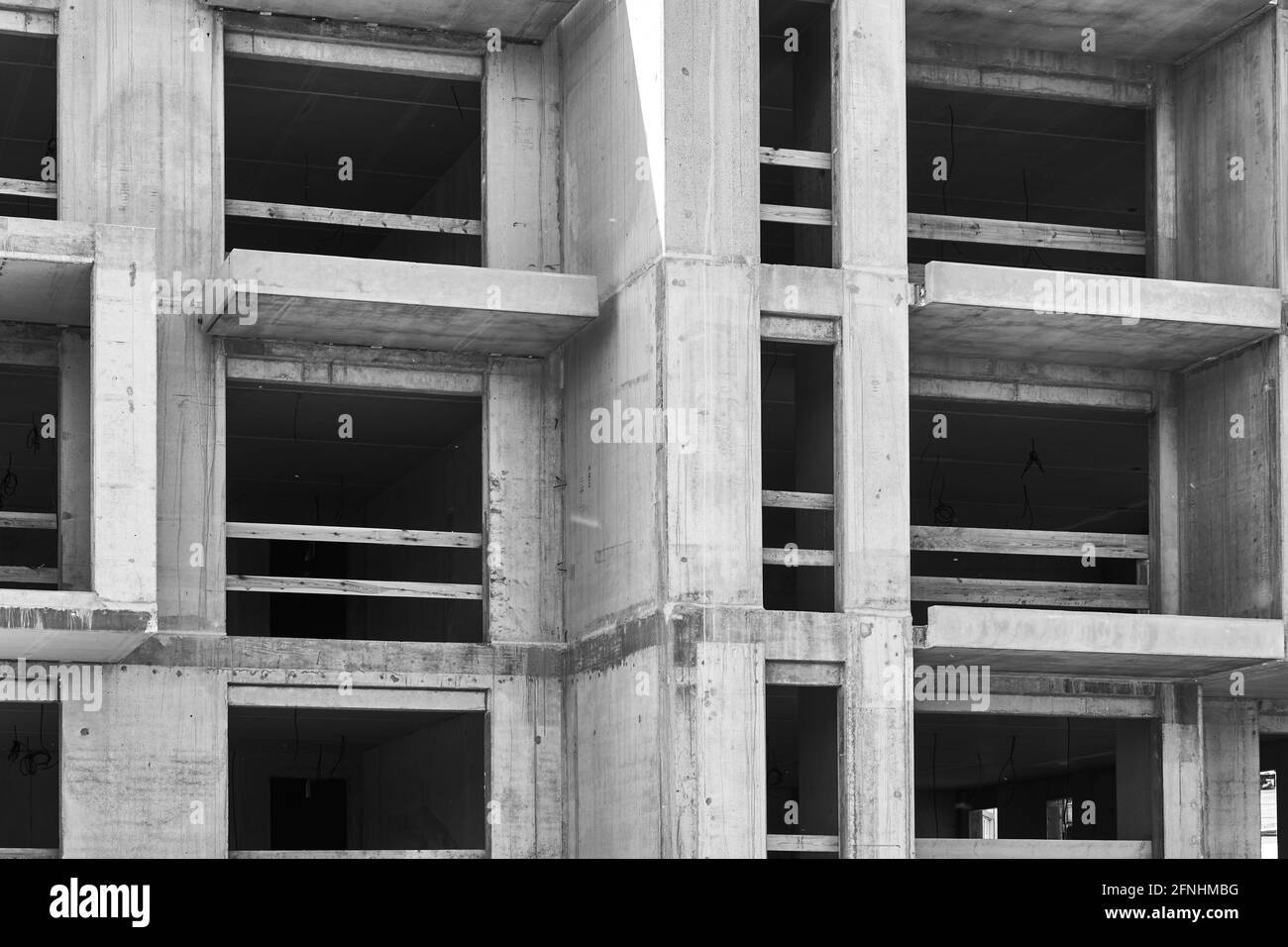 Vista monocromatica astratta della costruzione di conchiglie in cemento, ripresa dettagliata Foto Stock