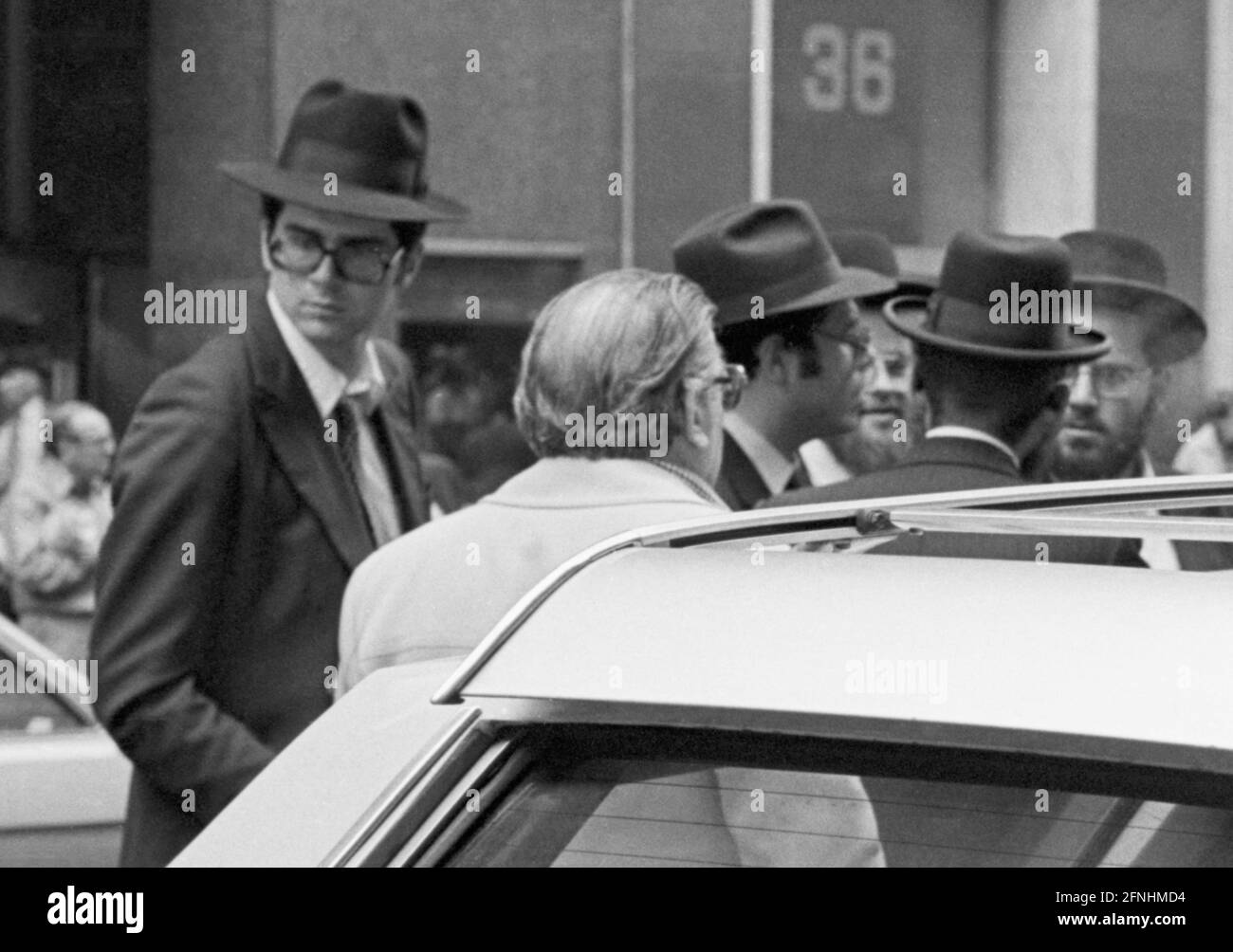 New York City Photo Essay, 30 aprile 1981 - mercanti chassidici sulla 47esima strada ovest. Diamond Center, Manhattan. Foto Stock