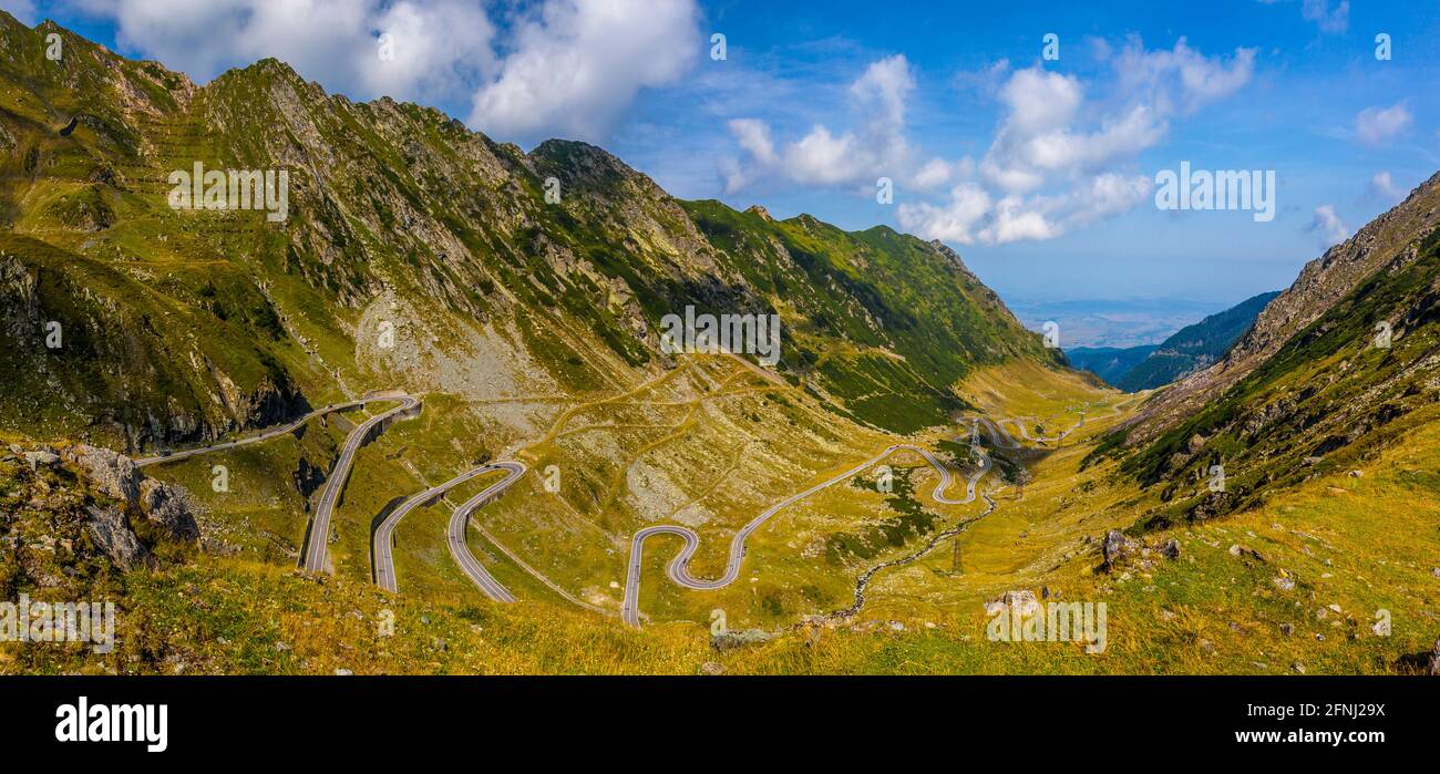 Vista panoramica impressionante della famosa strada Transfagarasan, montagne Fagaras, Sibiu County, Romania Foto Stock