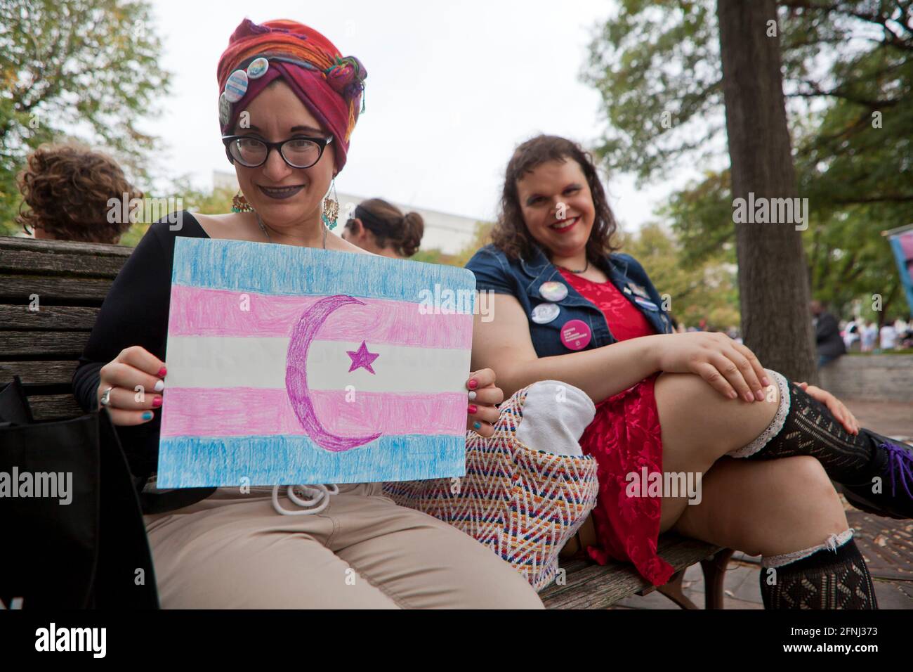 28 settembre 2019 - Washington, DC USA: Gli attivisti dei diritti Tansgender e la famiglia si riuniscono per aumentare la consapevolezza durante la marcia Nazionale Trans Visibility Foto Stock