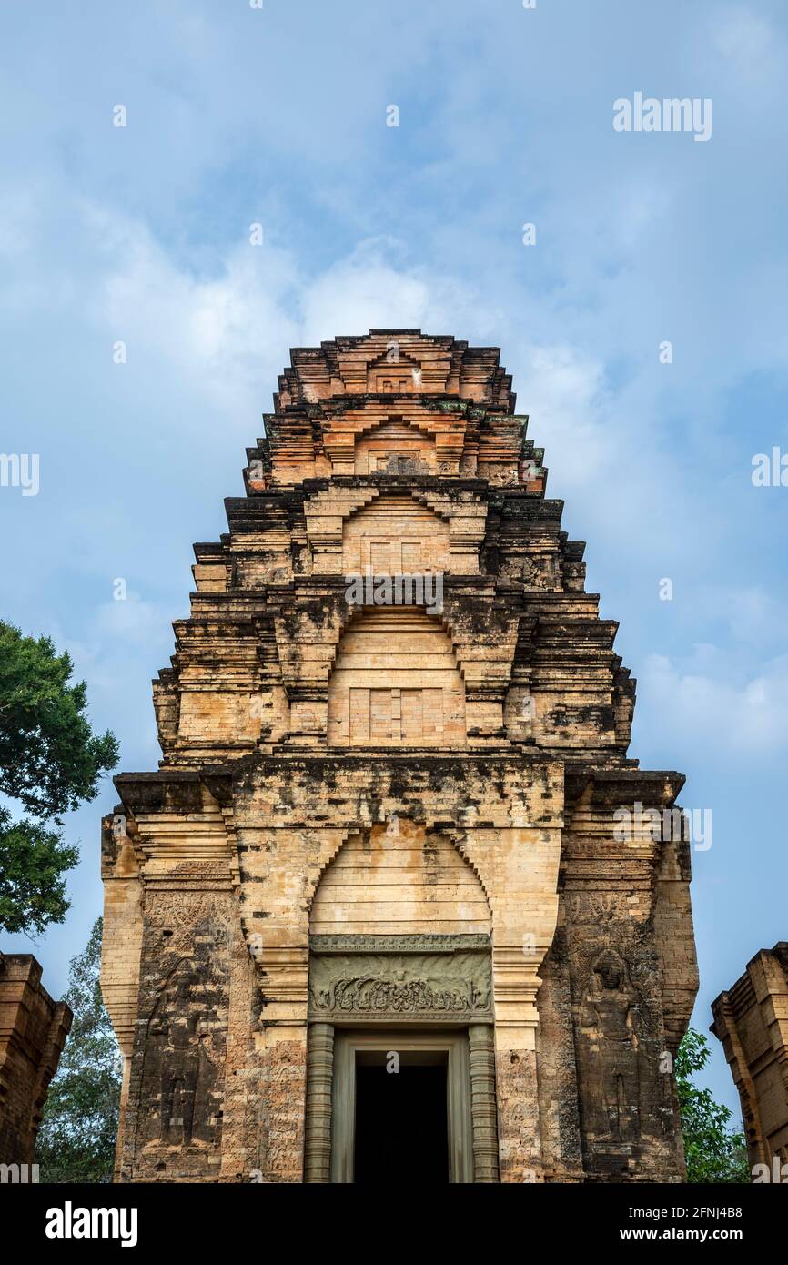 Torre principale, Tempio Prasat Krawan, Parco Archeologico di Angkor, Siem Reap, Cambogia Foto Stock