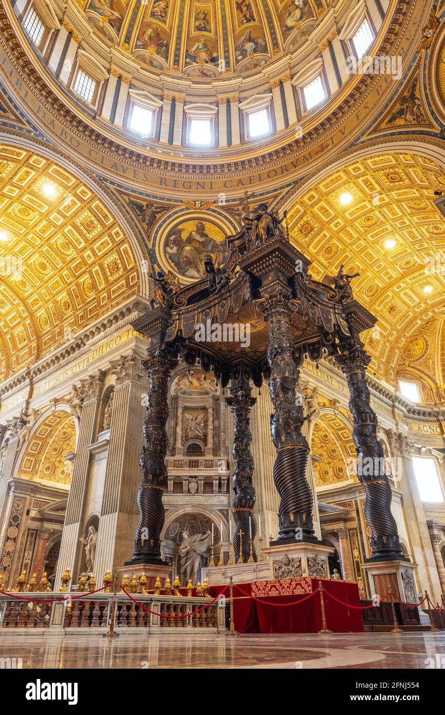 Vista interna della Basilica di San Pietro a Roma. Foto Stock