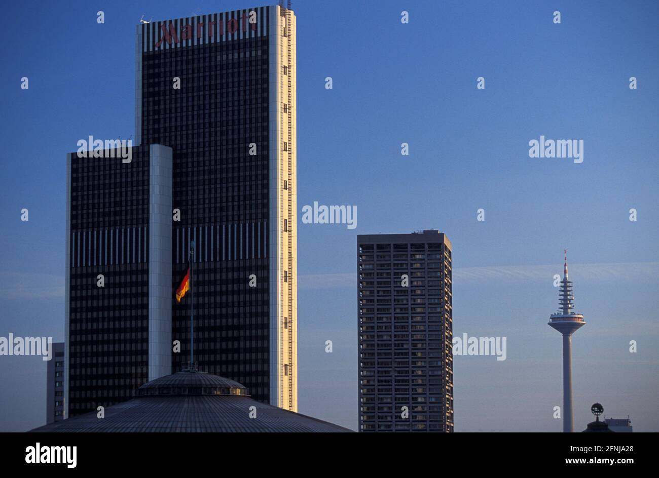 Skyline con Europaturm , Francoforte sul meno, Assia, Germania Foto Stock