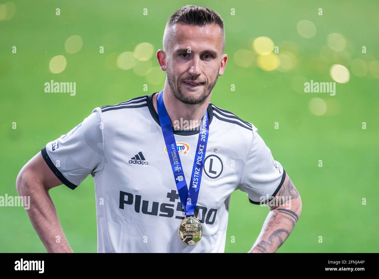 Varsavia, Polonia. 16 maggio 2021. Tomas Pekhart di Legia visto durante la cerimonia di premiazione della coppa per la vittoria della PKO polacca Ekstraklasa League. La Legia Warszawa divenne il club di maggior successo in Polonia, vincendo il campionato polacco per la quindicesima volta nella storia. (Foto di Mikolaj Barbanell/SOPA Images/Sipa USA) Credit: Sipa USA/Alamy Live News Foto Stock