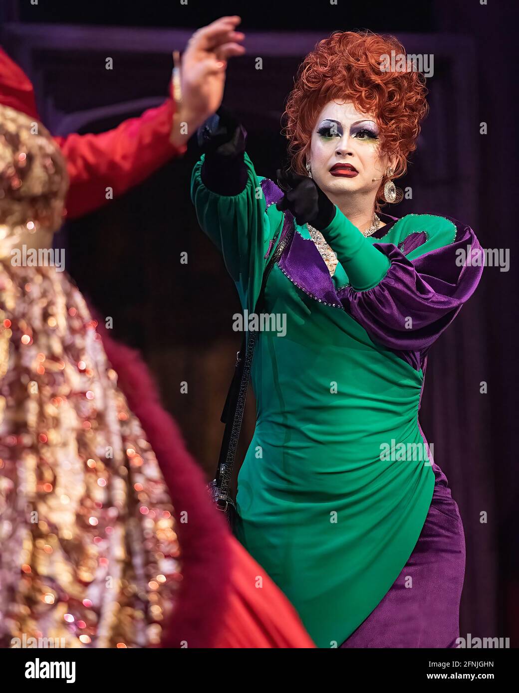 Londra, Regno Unito. 17 maggio 2021. Myra Dubois e Anna Phylattic si esibiscono dal vivo durante l'anteprima di 'Death Drop' al Garrick Theatre di Londra. Il musical divertente del mistero dell'omicidio ritorna al Garrick Theatre dal 19 maggio 2021. Credit: SOPA Images Limited/Alamy Live News Foto Stock