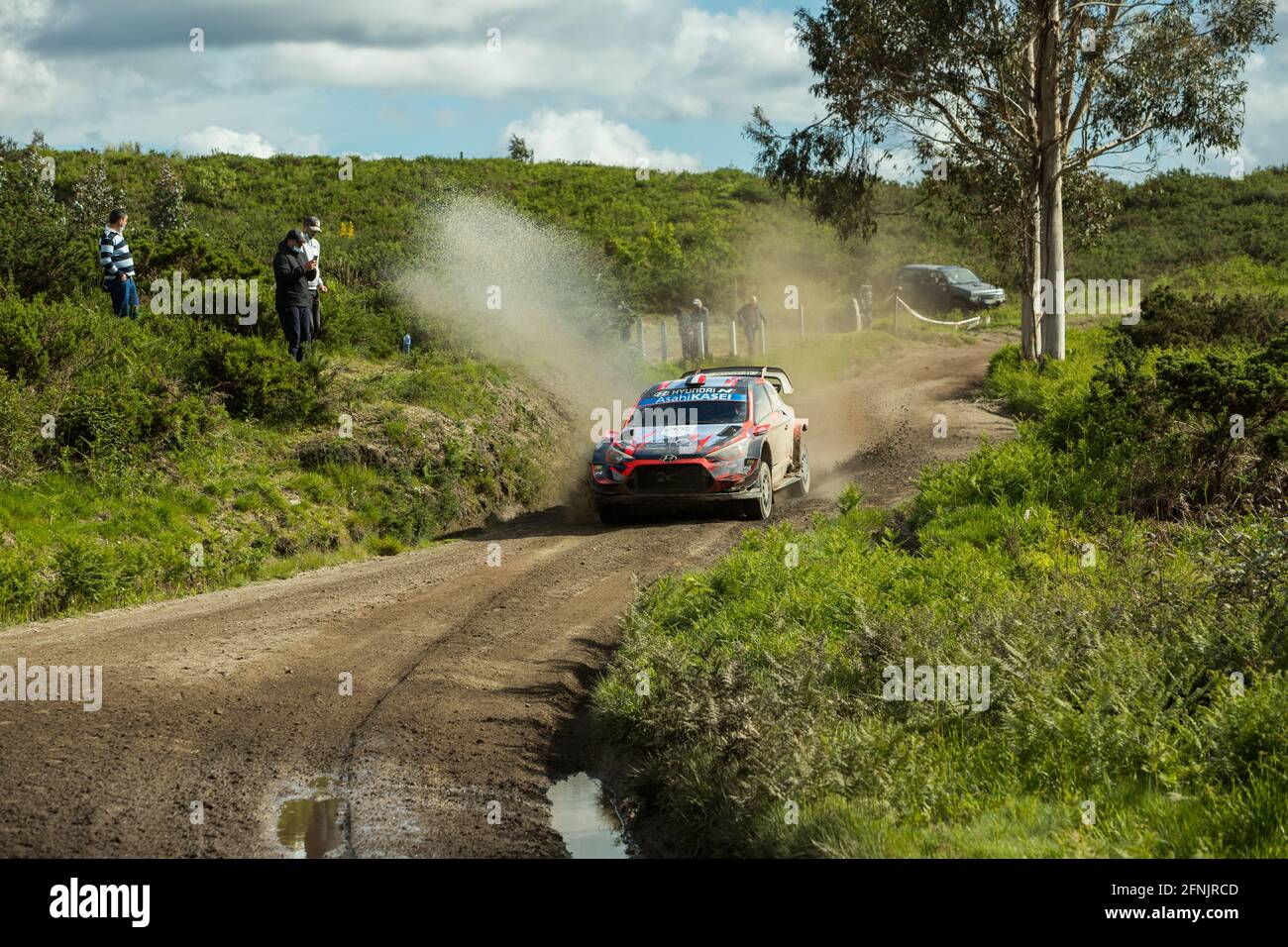 S.Pedro, Portogallo - 16 maggio 2021: Pierre Louis LOUBET (fra), Florian HAUT-LABORDETTE (fra), HYUNDAI 2C CONCORSO, HYUNDAI I20 Coupe WRC acqua splash Foto Stock