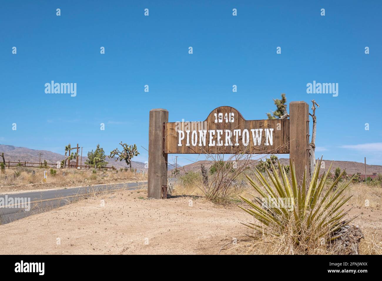 Cartello Pioneer Town. Joshua Tree, California, Stati Uniti. Foto Stock