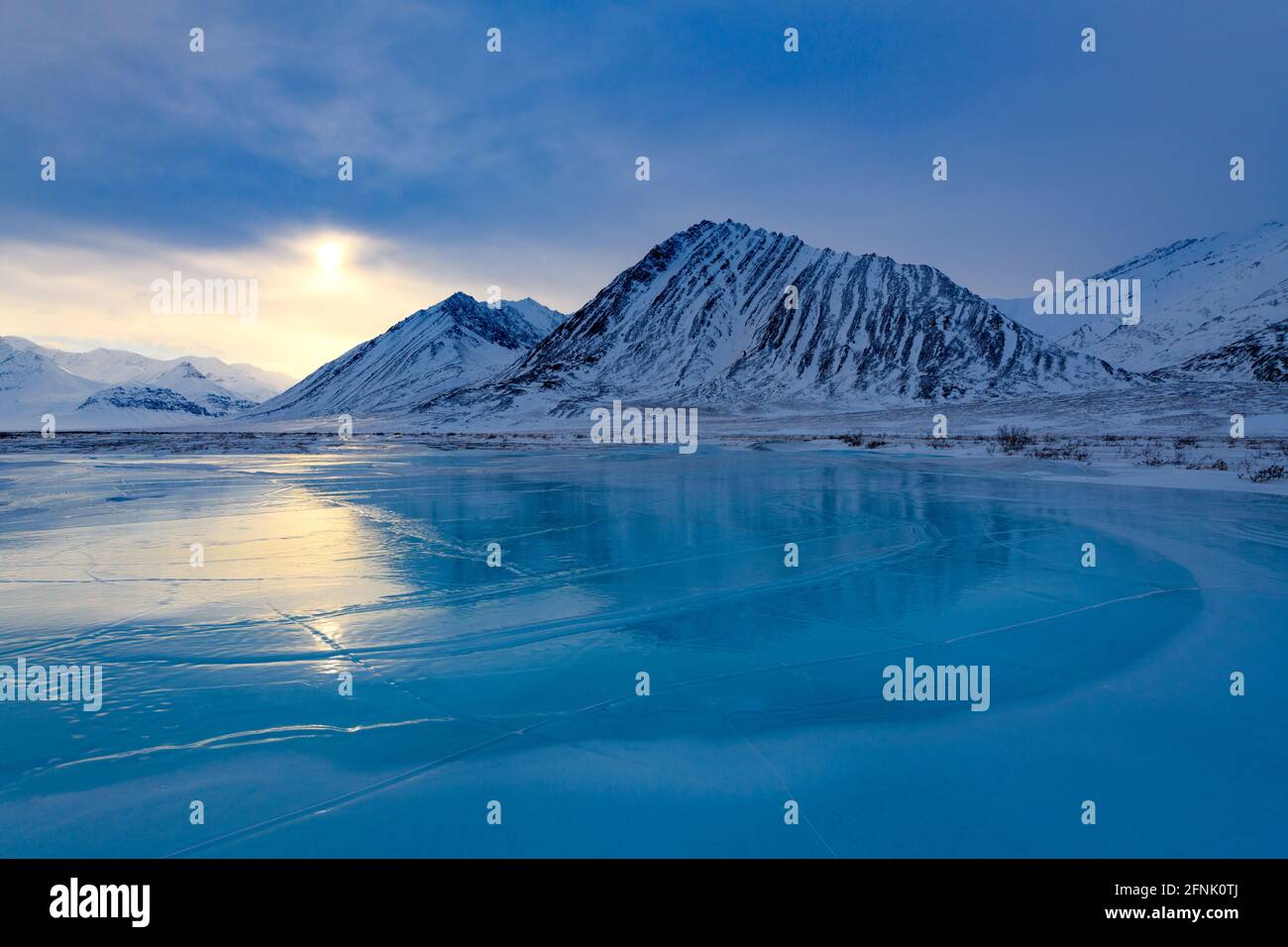 Atigun Frozen River, Brooks Range, Alaska Foto Stock