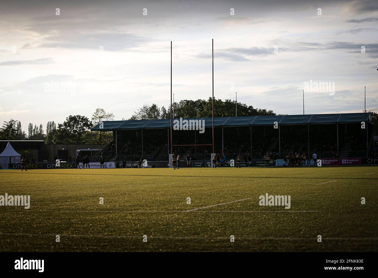 LONDRA, REGNO UNITO. IL 17 MAGGIO il sole tramonta sullo stadio durante la partita del Greene King IPA Championship tra Saracens e Ampthill & District ad Allianz Park, Londra, lunedì 17 maggio 2021. (Credit: Tom West | MI News) Credit: MI News & Sport /Alamy Live News Foto Stock