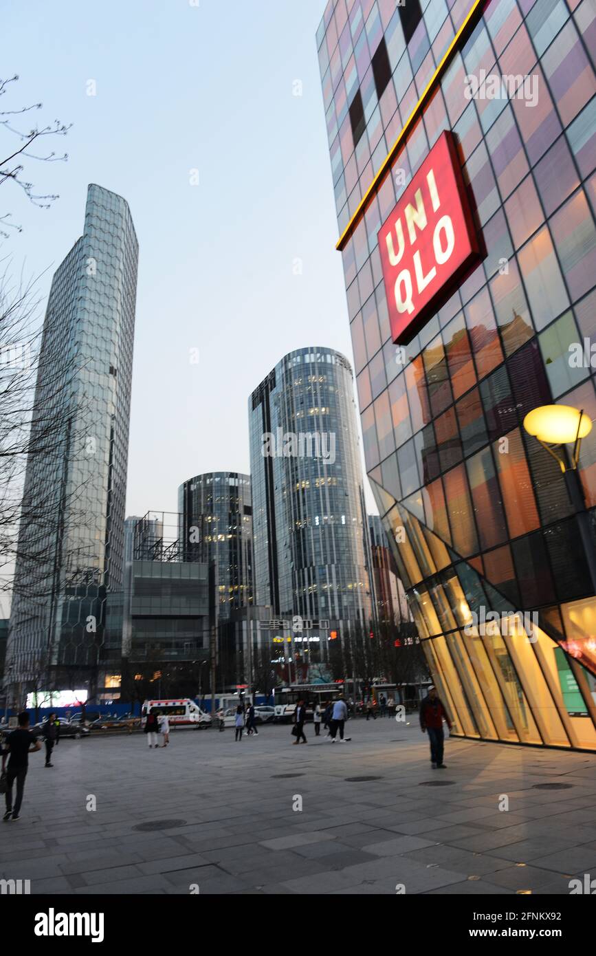 Centro commerciale San Lin Tong (il villaggio) a Sanlitun, Pechino. Foto Stock