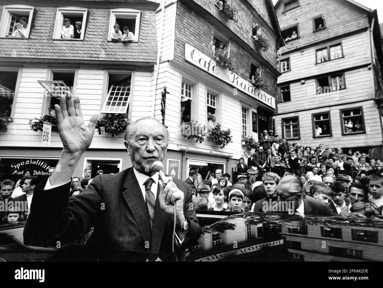 Adenauer, Konrad, 5.1.1876 - 19.4.1967, politico tedesco (CDU) e statista, cancelliere 1949 - 1963, INFORMAZIONI-DIRITTI-AGGIUNTIVI-DI-LIQUIDAZIONE-NON-DISPONIBILI Foto Stock