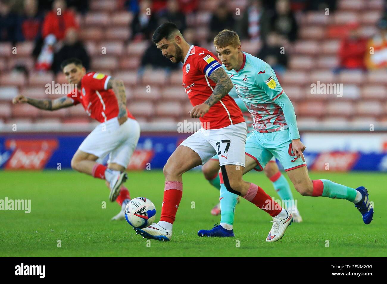 Alex Mowatt n° 27 di Barnsley durante il gioco in, il 17/2021. (Foto di Isaac Parkin/News Images/Sipa USA) Credit: Sipa USA/Alamy Live News Foto Stock