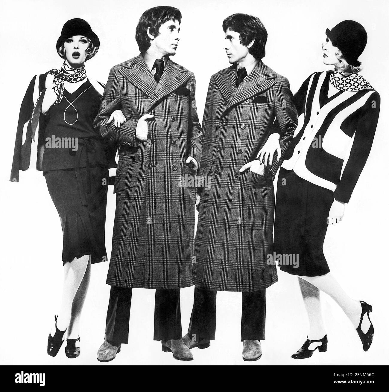 Moda, anni '60, moda maschile, cappotto in stile Prince of Wales, 1967, DIRITTI-AGGIUNTIVI-CLEARANCE-INFO-NON-DISPONIBILE Foto Stock