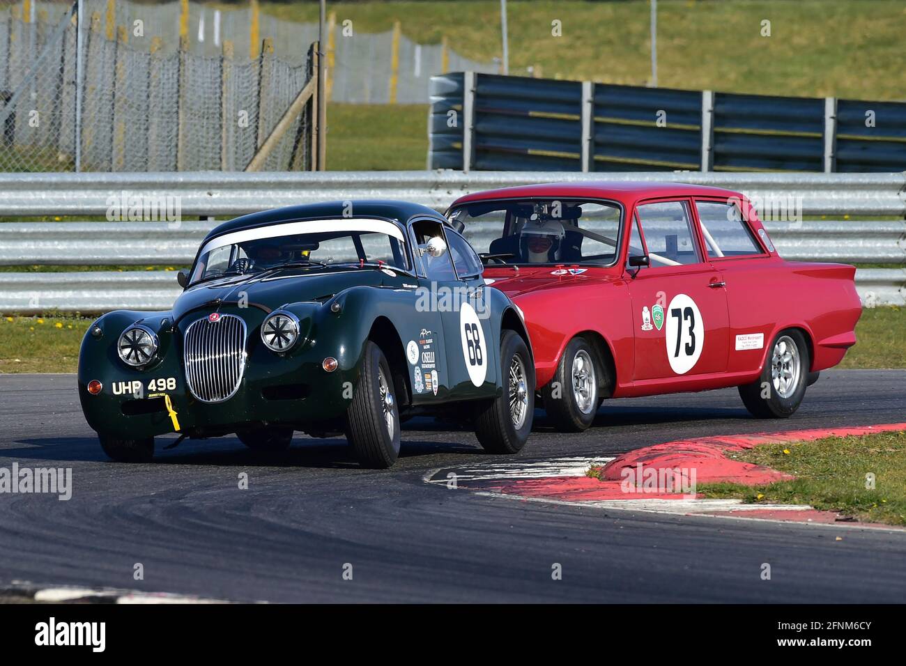 Notevole inclinazione attraverso Murrays, Marc Gordon, Jaguar XK150, Historic Touring Car Championship, Historic Sports Car Club, HSCC, Jim Russell Trophy Foto Stock