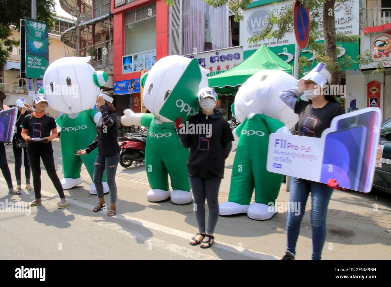 Campagna di vendita su una strada commerciale in Phnom Penh Cambogia Foto Stock