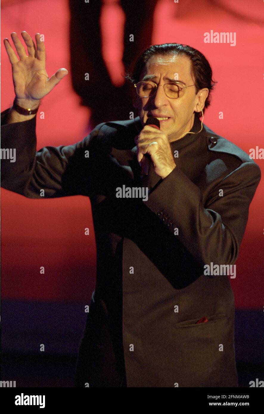 Sanremo Febbraio 1999 Franco Battiato al Sanremo Festival © negozio di  fotostore Foto stock - Alamy