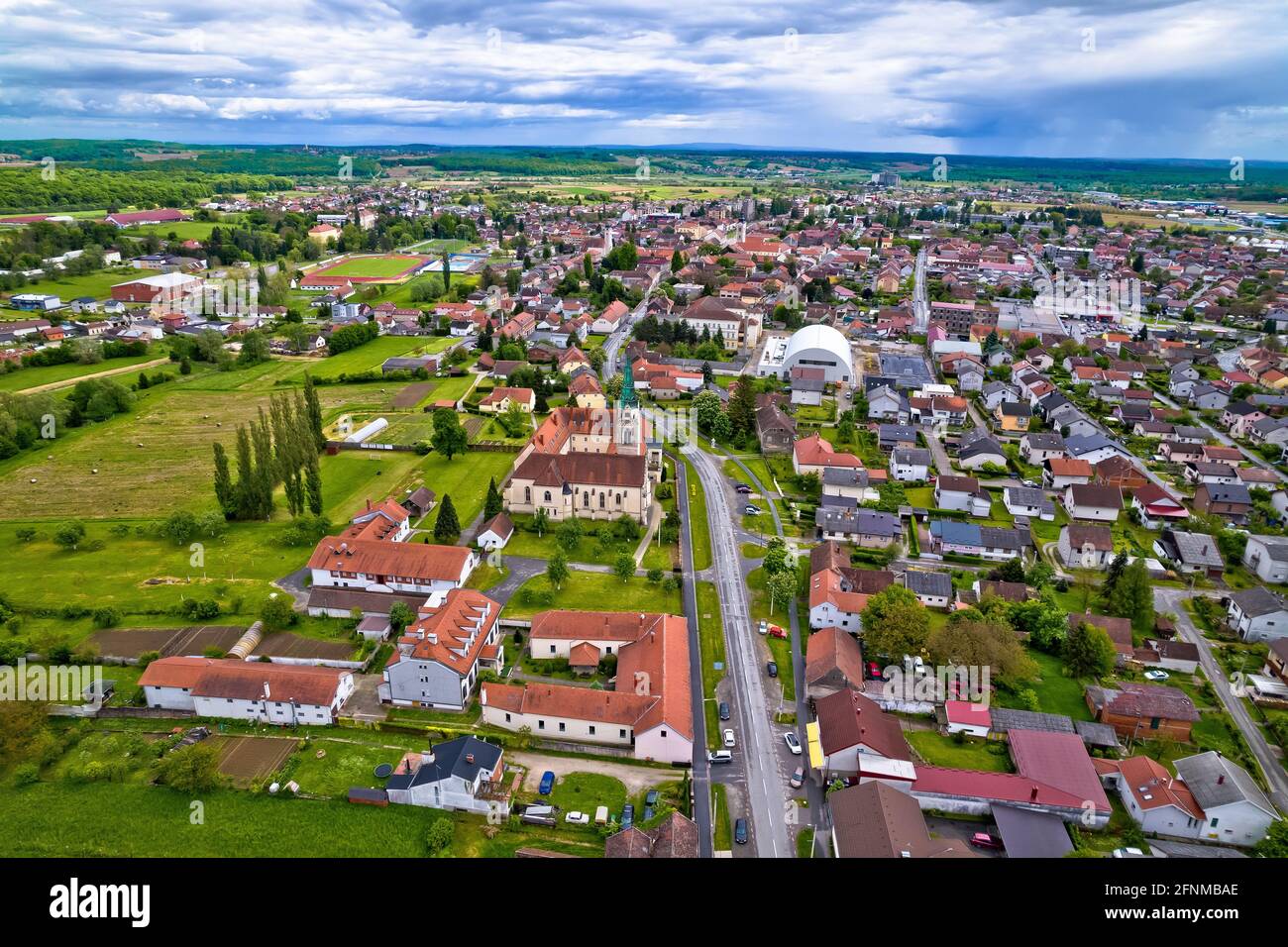 Colorata città medievale di Krizevci vista aerea, Prigorje regione della Croazia Foto Stock
