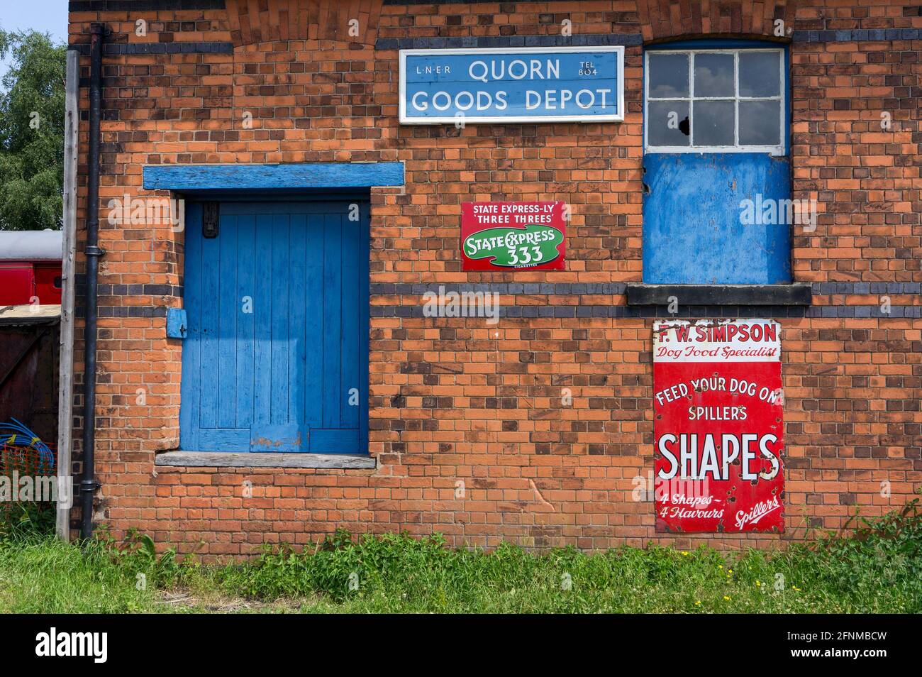 Edificio in mattoni rossi che ospita il Quorn Goods Depot, la stazione di Quorn & Woodhouse sulla Great Central Railway, Regno Unito Foto Stock