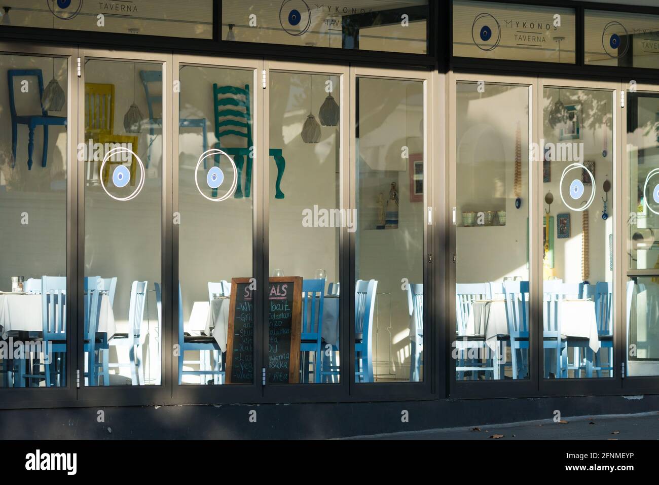 Ristorante a porte chiuse in modo permanente, chiuso per motivi di lavoro a causa della pandemia di covid 19 a città del Capo, Sud Africa concetto di cibo e bevande Foto Stock