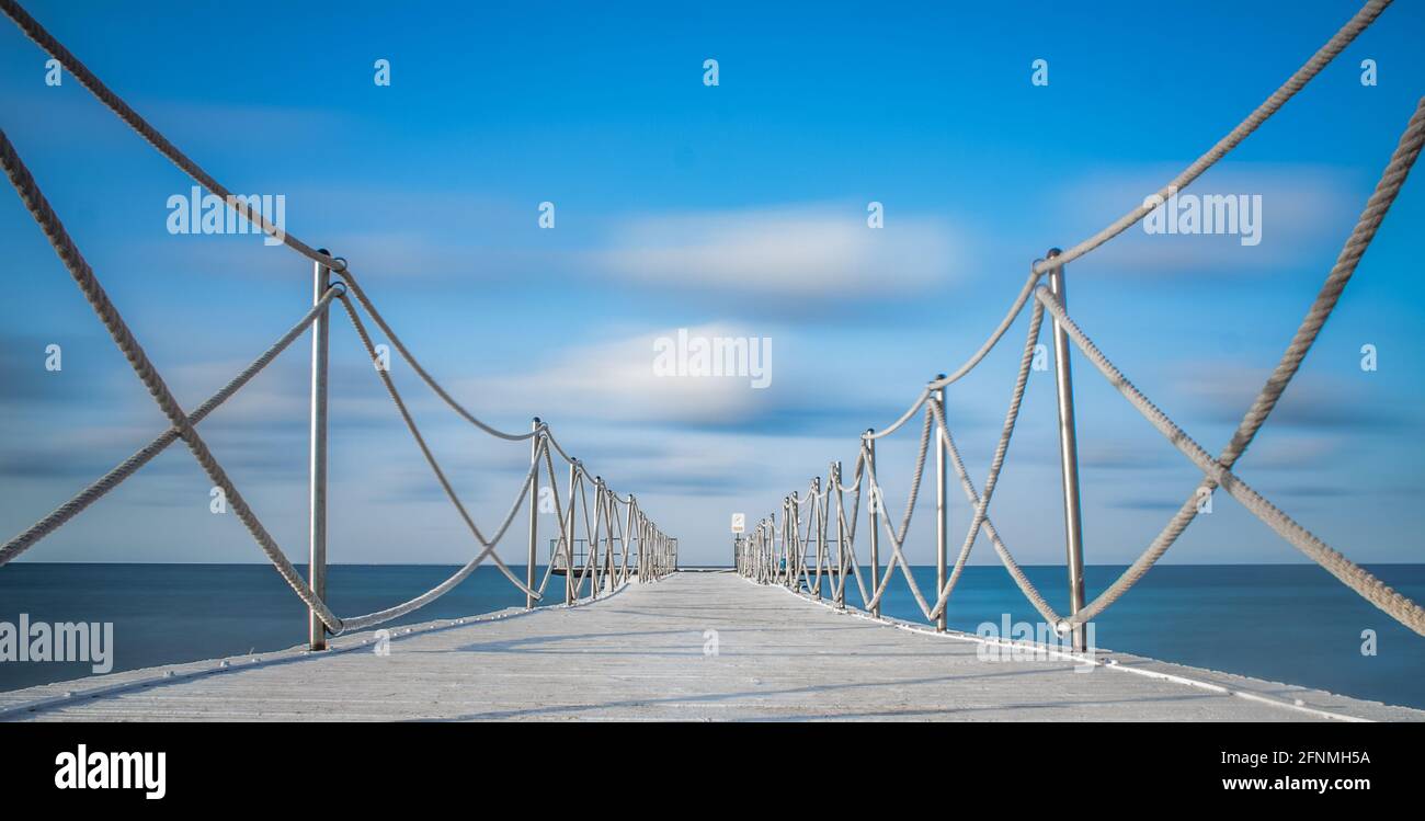 Ponte sull'acqua a Dejrba, Tunisia Foto Stock