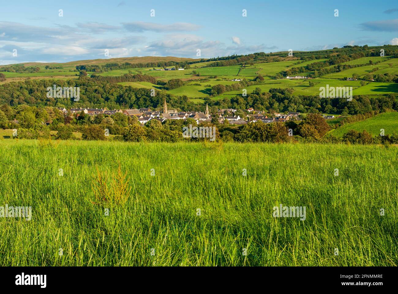 Una vista dell'ex città di Darvel, nell'Ayrshire orientale, in Scozia. Foto Stock