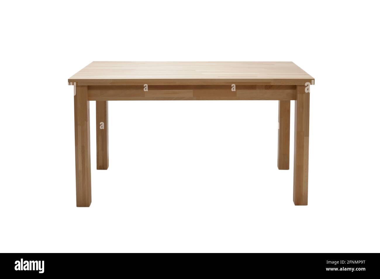 Tavolo moderno in legno isolato su sfondo bianco. Cucina tavolo da pranzo, vista frontale. Foto Stock