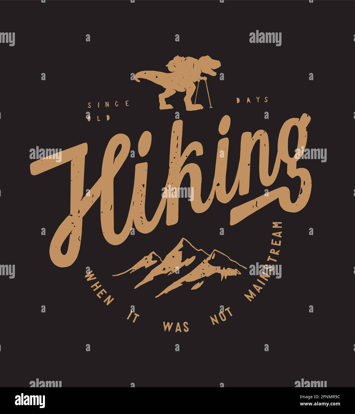 Tessere-shirt da trekking con stampa dino-tipografica in montagna. Dinosauro T-rex con stampa tipografica a zaino. Illustrazione Vettoriale