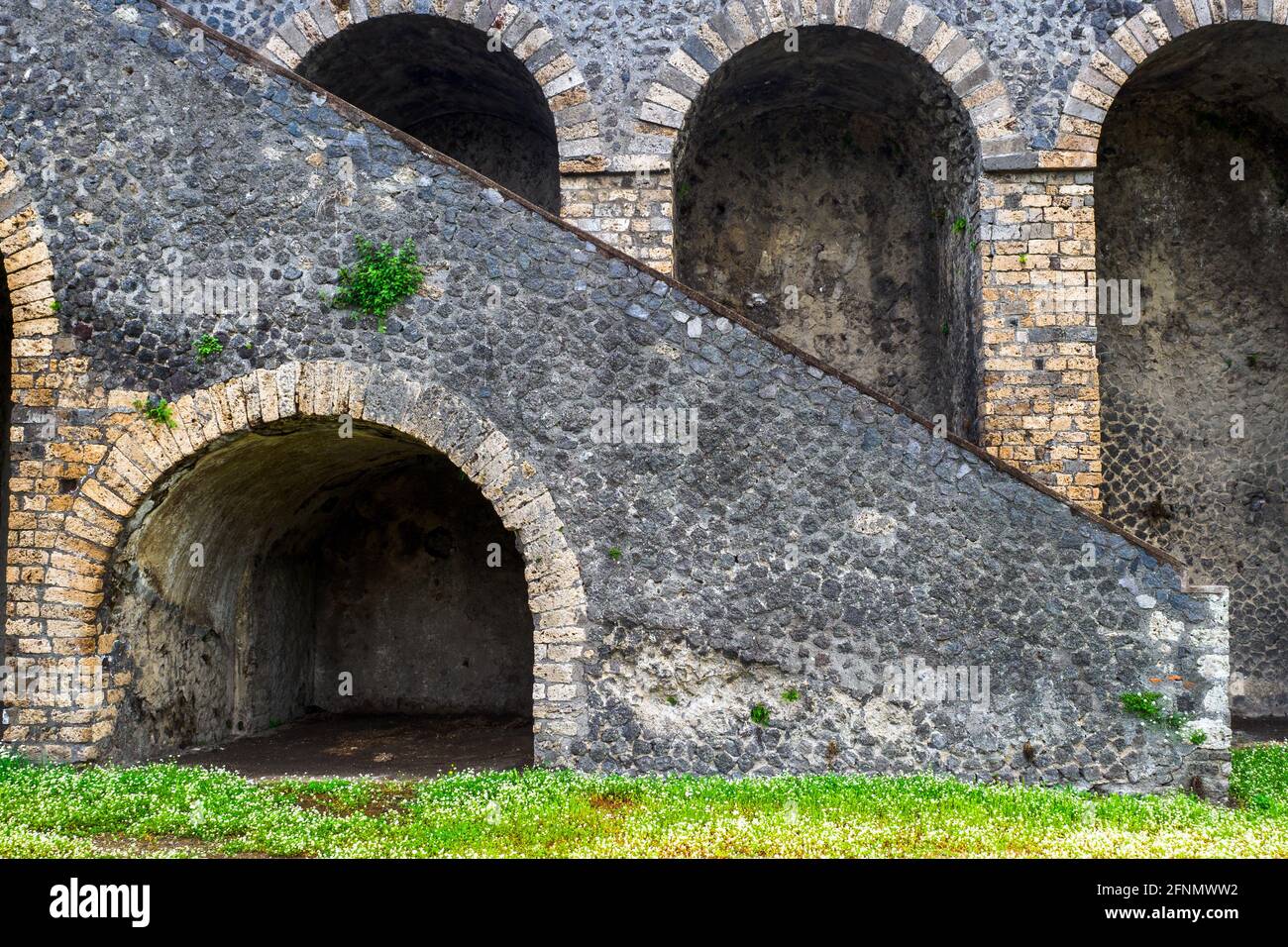 L'anfiteatro di Pompei è il più antico tra quelli conosciuti in epoca romana. Costruito nel 70 a.C. su iniziativa dei magistrati Caius Quinctus valgus e Marcus Porcius - sito archeologico di Pompei, Italia Foto Stock