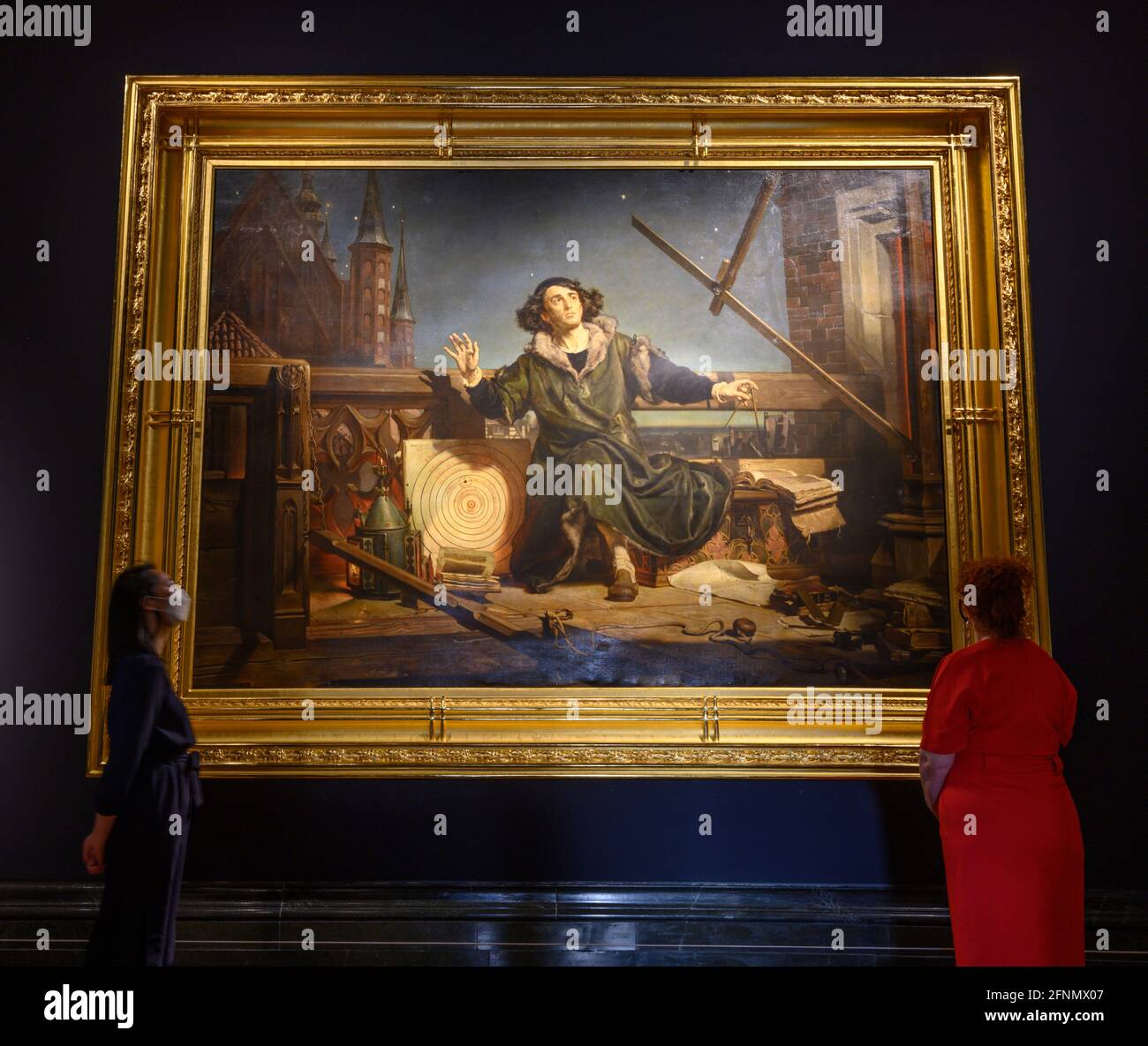 National Gallery, Londra, Regno Unito. 18 maggio 2021. Un dipinto iconico dell'astronomo Copernico di Jan Matejko (polacco, 1838-93) sarà esposto alla Galleria Nazionale dal 21 maggio al 22 agosto 2021. Intitolato ’l'astronomo Copernico: Conversazioni con Dio‘, la grande tela di 226x315cm è in prestito dal Museo dell'Università Jagellonica di Cracovia. Credit: Malcolm Park/Alamy Live News. Foto Stock