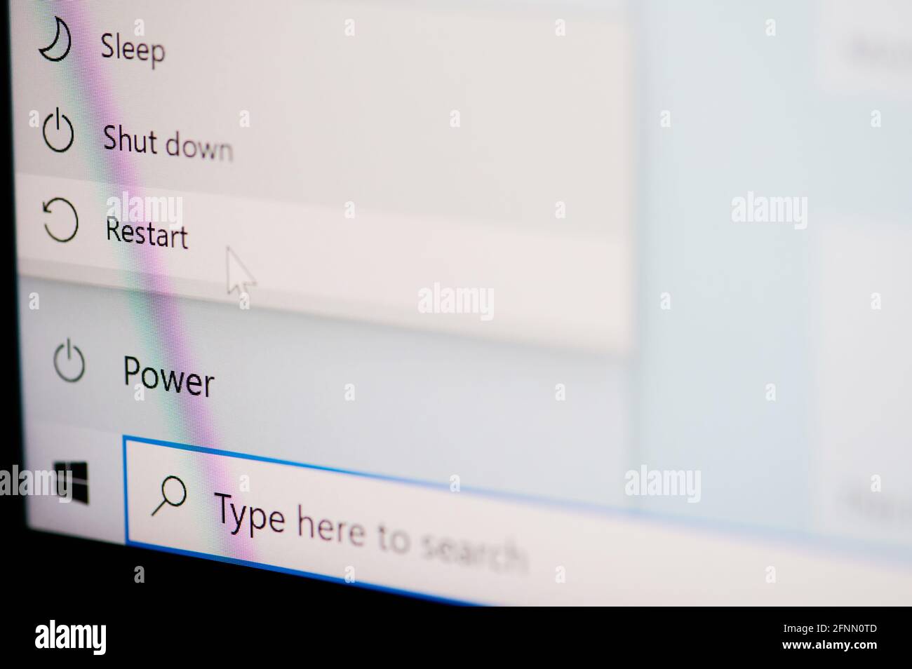 New york, USA - 17 maggio 2021: Pulsante di riavvio sul menu del sistema operativo di Windows nella vista ravvicinata della macro dello schermo Foto Stock