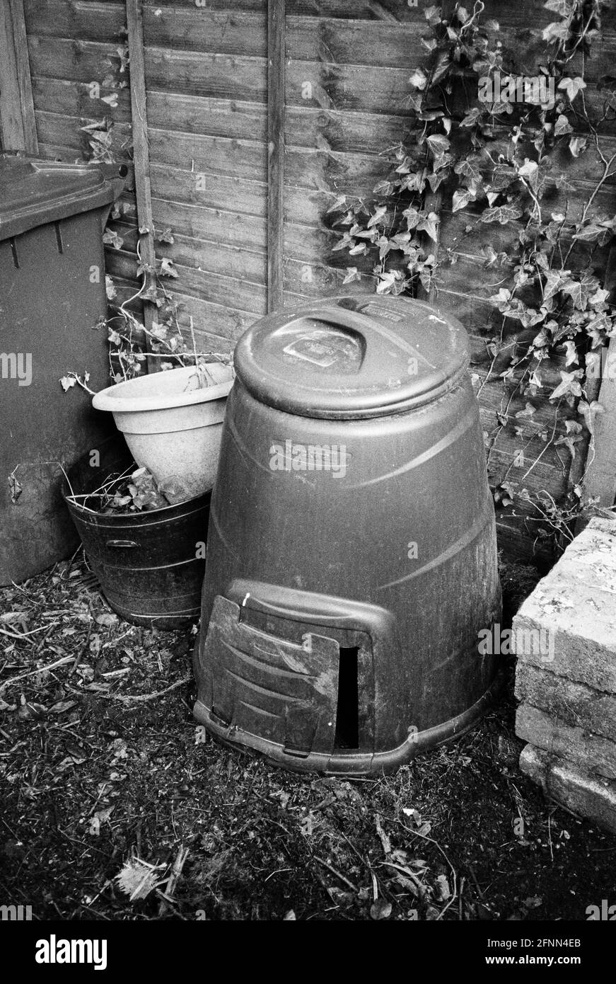 Compost bin, Medstead, Alton, Hampshire, Inghilterra, Regno Unito. Foto Stock
