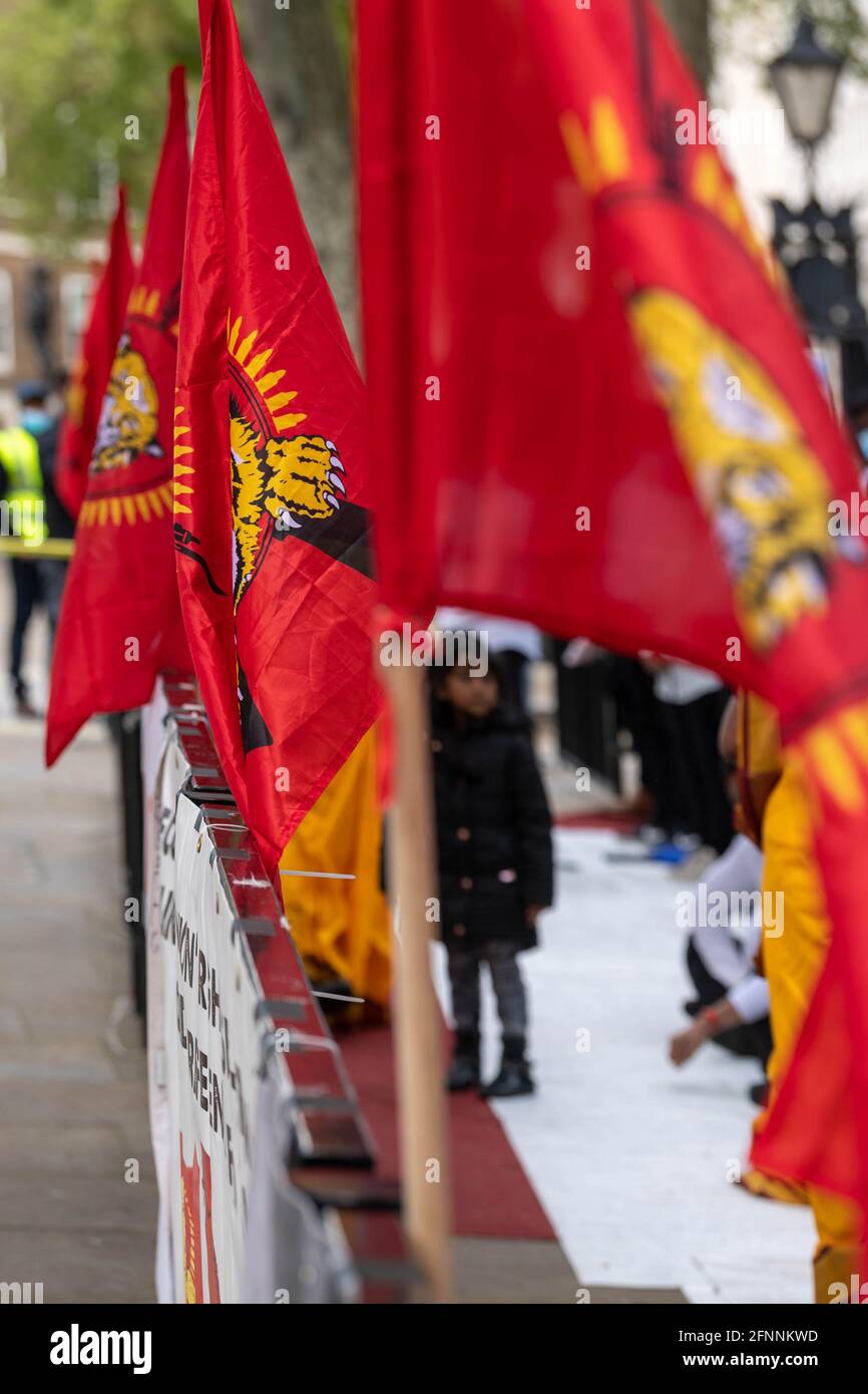 Londra 18 maggio 2021 una protesta di fronte a Downing Street, Londra contro il presunto 'genocidio Tamil' dallo stato dello Sri Lanka di Eelam Tamils Credit: Ian Davidson/Alamy Live News Foto Stock