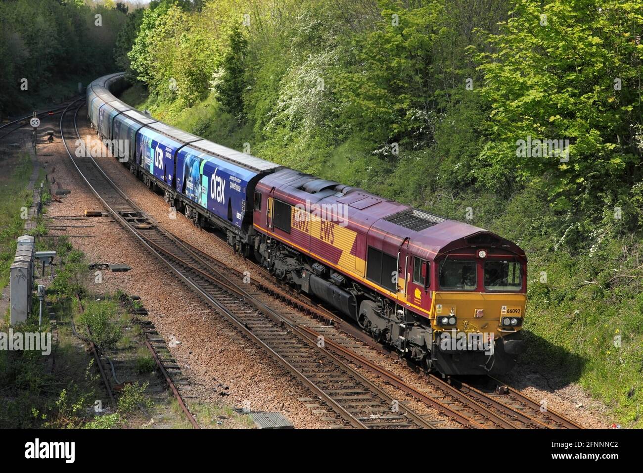 DB Cargo Classe 66 loco 66092 trasporto della centrale elettrica Drax 1031 al servizio biomassa Immingham a Scunthorpe il 18/5/21. Foto Stock
