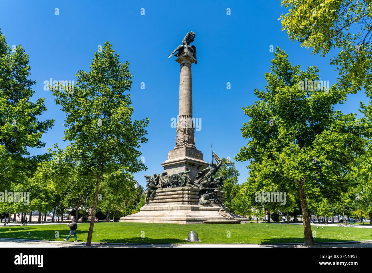 Denkmal auf dem Platz Praça de Mouzinho de Albuquerque a Porto, Portogallo, Europa | Monumento a Praça de Mouzinho de Albuquerque a Porto, P. Foto Stock