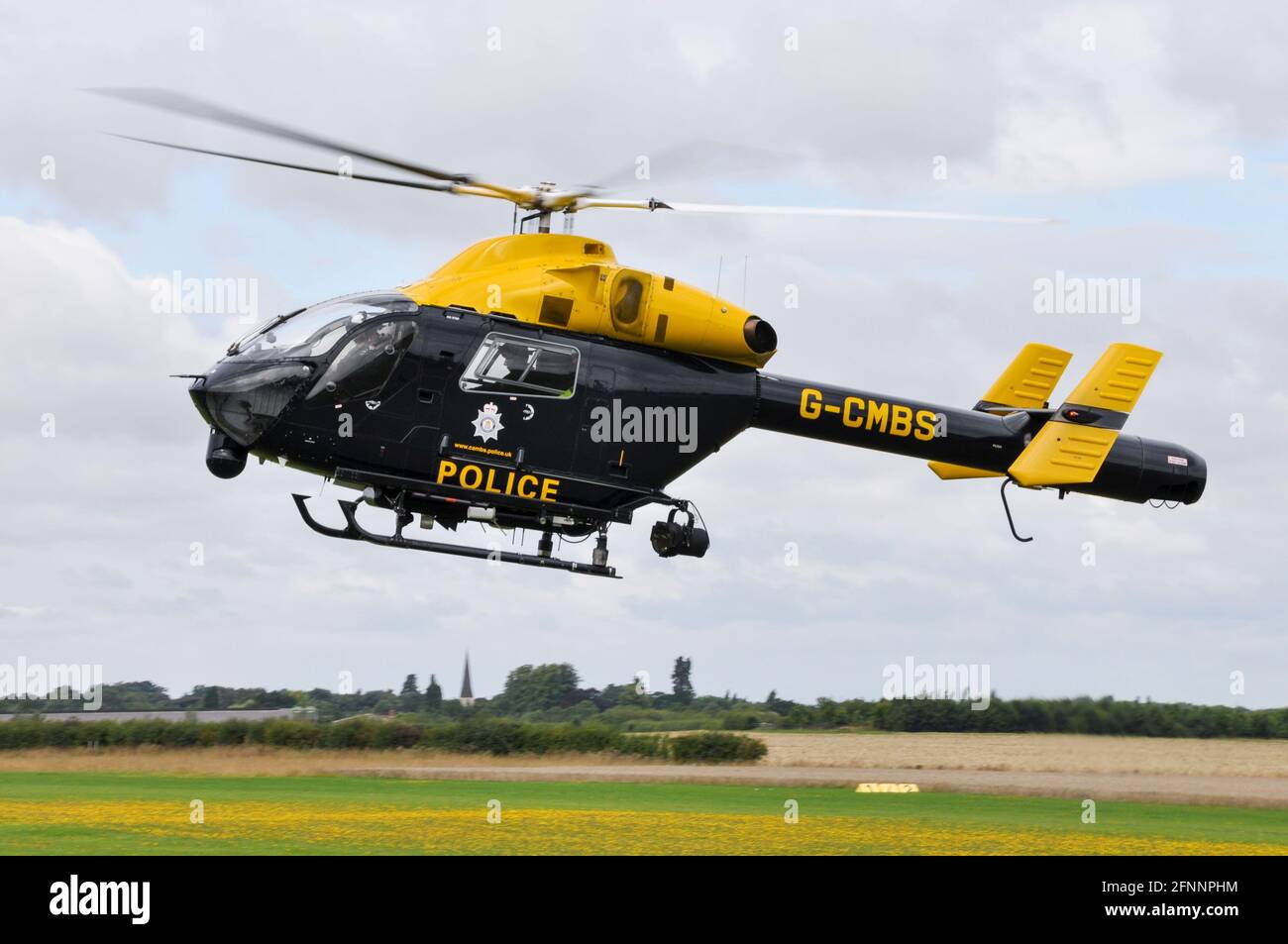 Elicottero della polizia di Cambridge McDonnell Douglas MD902 Explorer G-CMBS atterrando all'aeroporto di Little Gransden, Regno Unito. Risorsa di polizia Foto Stock
