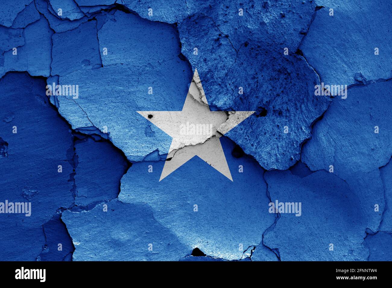 Bandiera della Somalia dipinta su muro fessurato Foto Stock